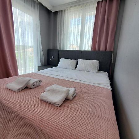 5 Mins To Airport Private Villa Room Provincia di Provincia di Istanbul Esterno foto